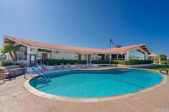 a view of a swimming pool with seating space