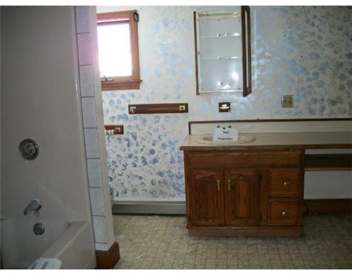 6 Stevens Way Kennebunk, ME 04043 - Photo 8 of 9 Bathroom.