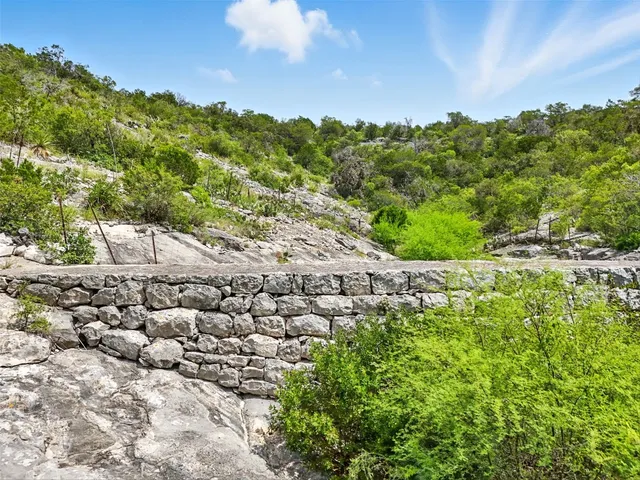 a view of a large yard with lots of green space