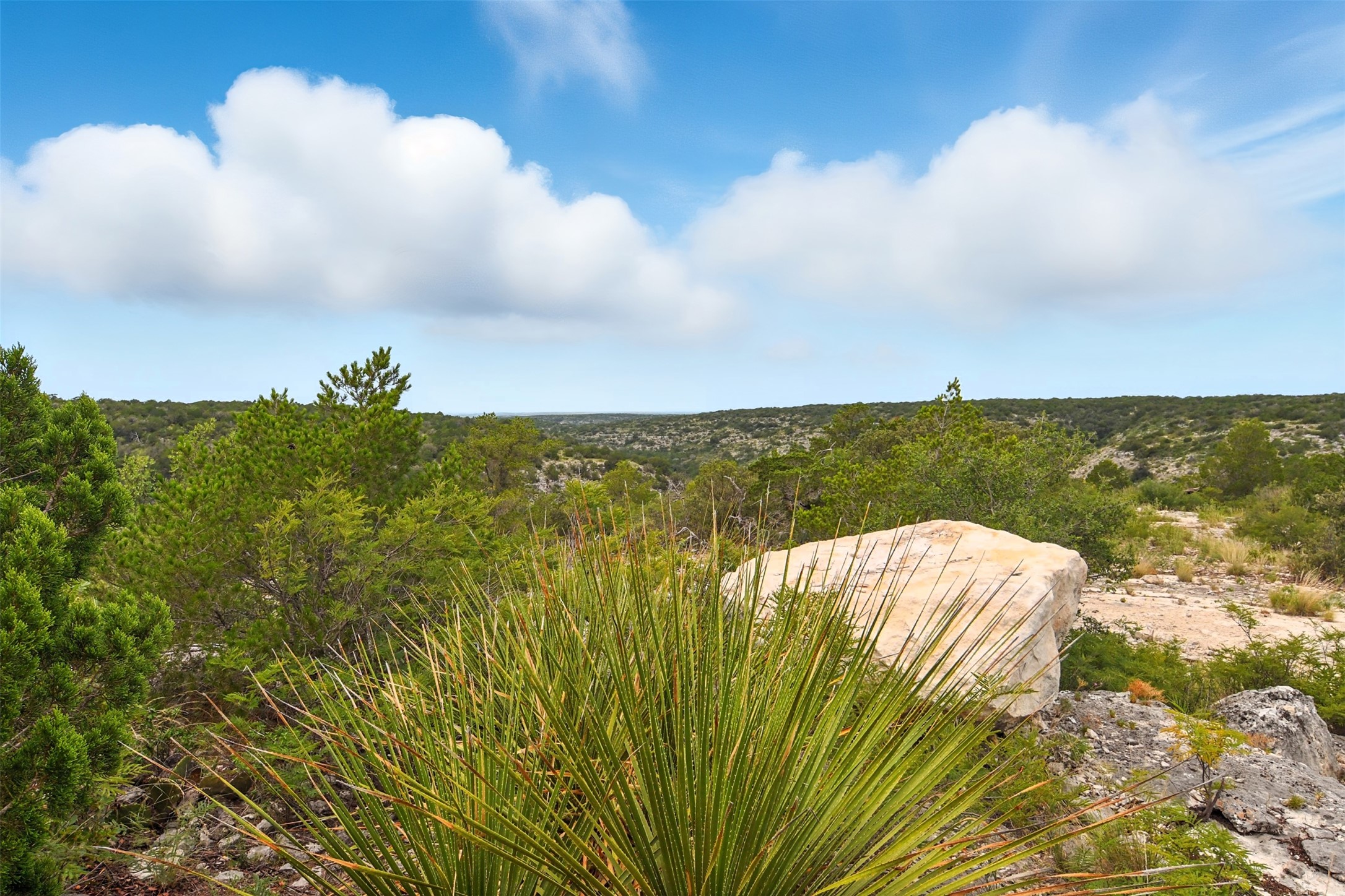 1922 SD 65071 Del Rio, TX 78840 - Photo 32 of 40 a view of an ocean from a balcony