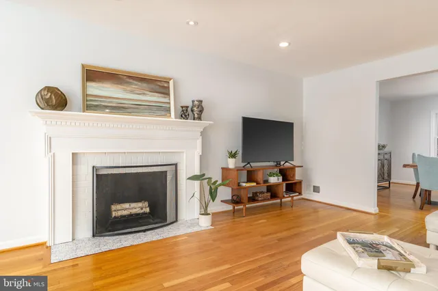 $934,500 | 7414 Eldorado Street, McLean, VA 22102