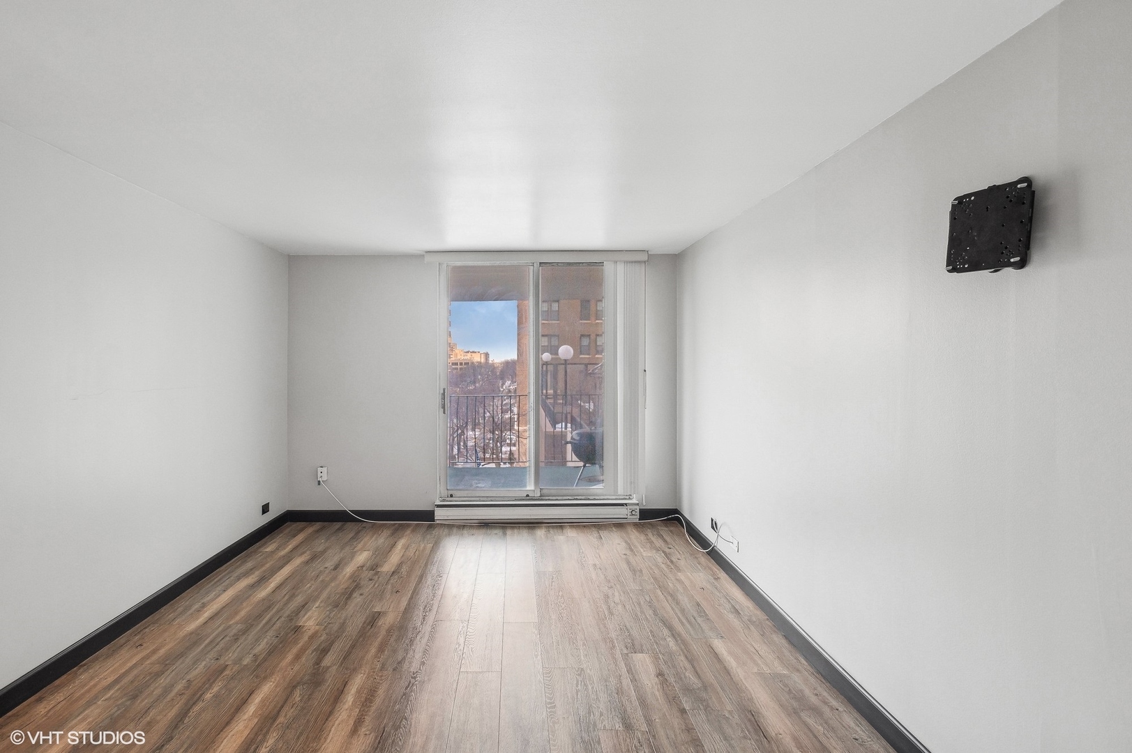 6033 North Sheridan Road, Unit 4M Chicago, IL 60660 - Photo 11 of 15 Gallery Image 11