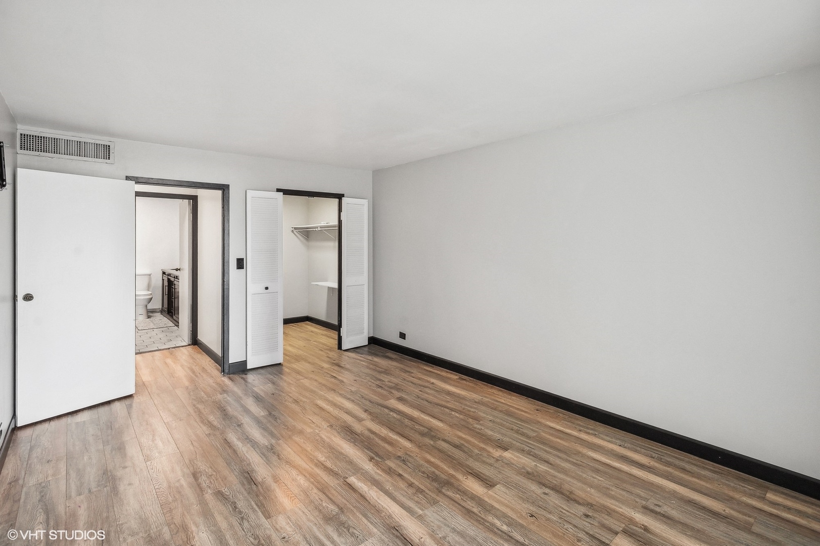 6033 North Sheridan Road, Unit 4M Chicago, IL 60660 - Photo 12 of 15 Gallery Image 12