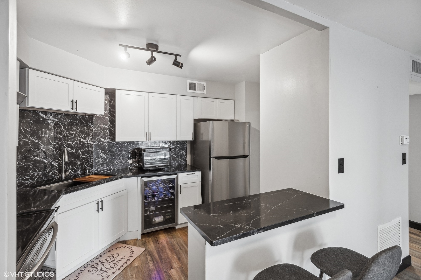 6033 North Sheridan Road, Unit 4M Chicago, IL 60660 - Photo 5 of 15 Gallery Image 5