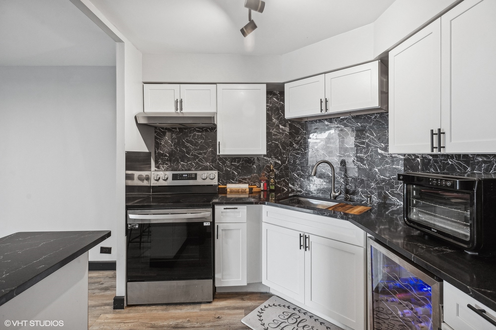 6033 North Sheridan Road, Unit 4M Chicago, IL 60660 - Photo 6 of 15 Gallery Image 6