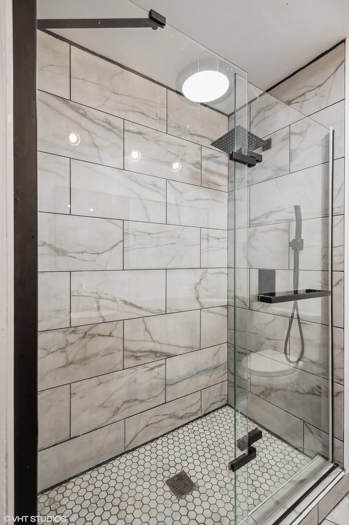 6033 North Sheridan Road, Unit 4M Chicago, IL 60660 - Photo 10 of 15 Gallery Image 10