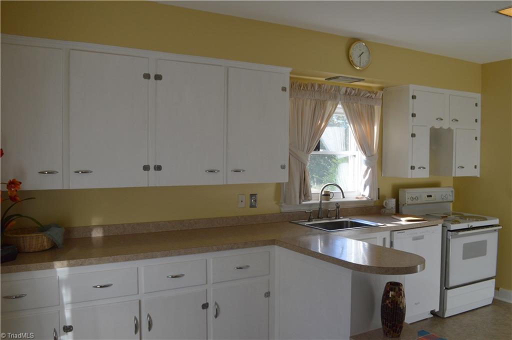 521 West Decatur Street Madison, NC 27025 - Photo 14 of 30 Kitchen