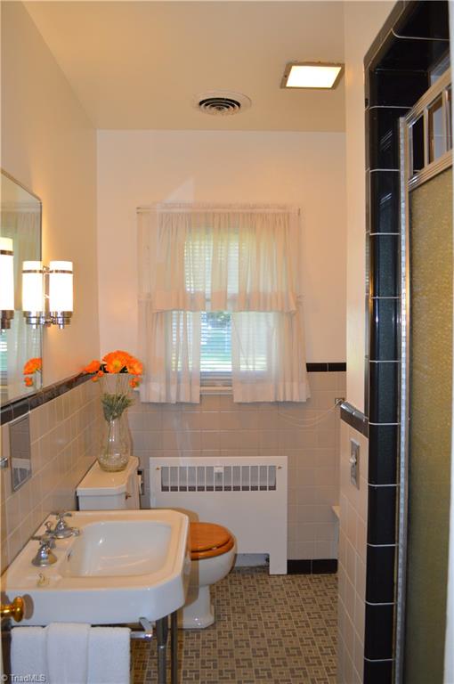 521 West Decatur Street Madison, NC 27025 - Photo 22 of 30 Master Bath