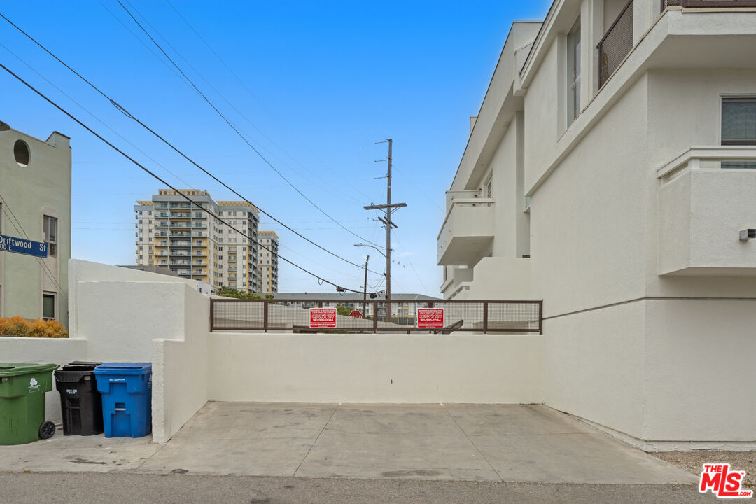 3503 Esplanade Marina del Rey, CA 90292 - Photo 22 of 25 a view of entryway and kitchen