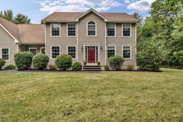 $625,000 | 7 Beech Ridge Drive, Hermon, ME 04401