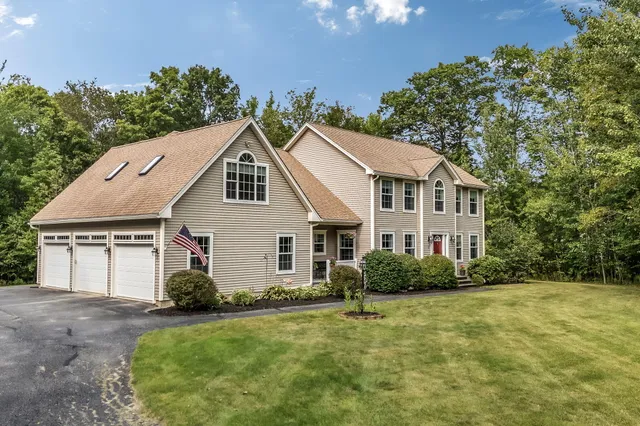 $625,000 | 7 Beech Ridge Drive, Hermon, ME 04401