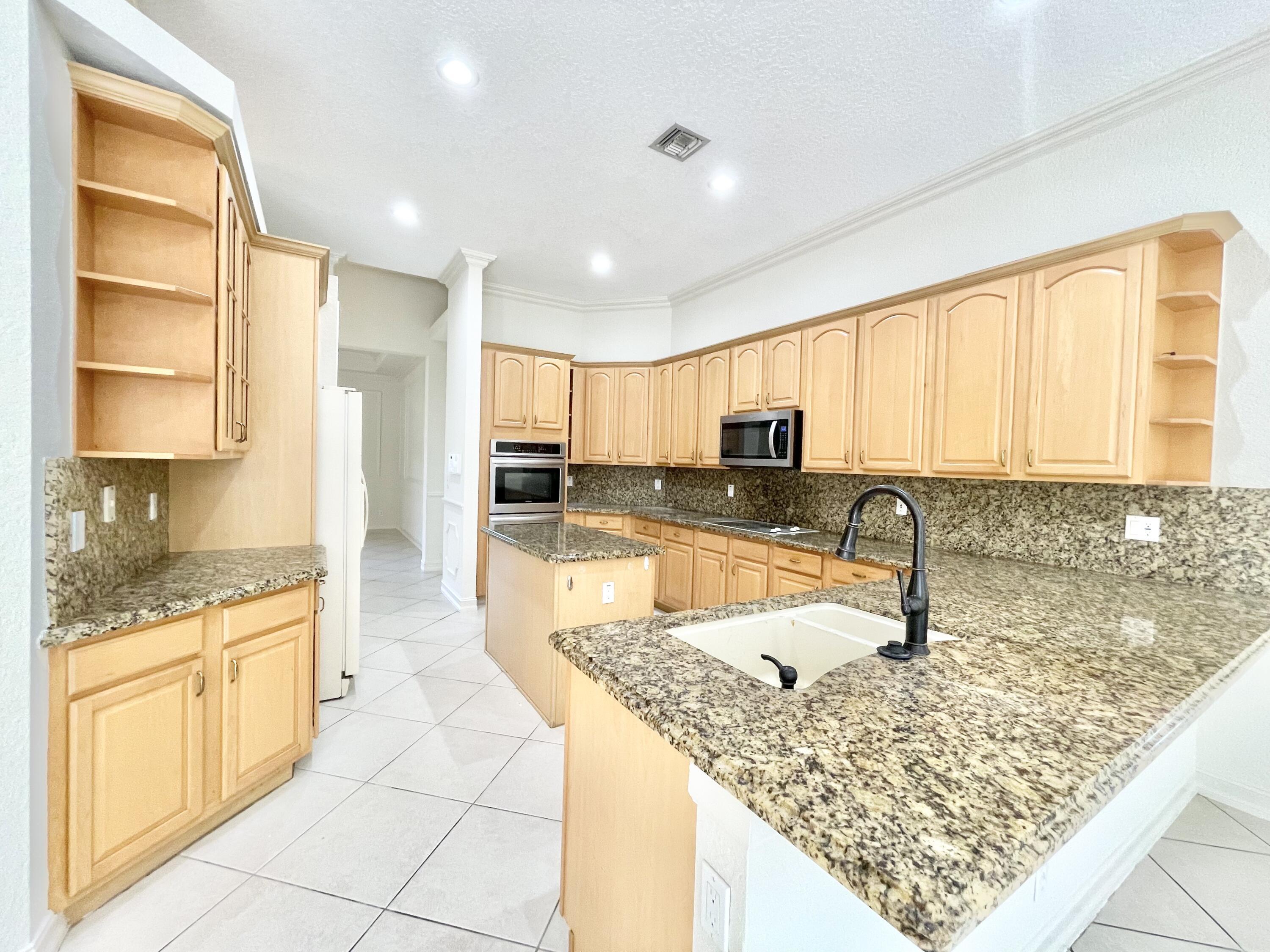 21232 Rock Ridge Drive Boca Raton, FL 33428 - Photo 4 of 15 20230511190021447658000000-o