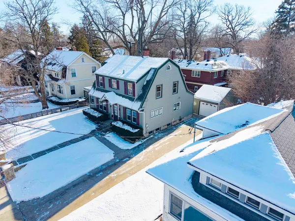 $357,700 | 821 West Prospect Avenue, Appleton, WI 54914