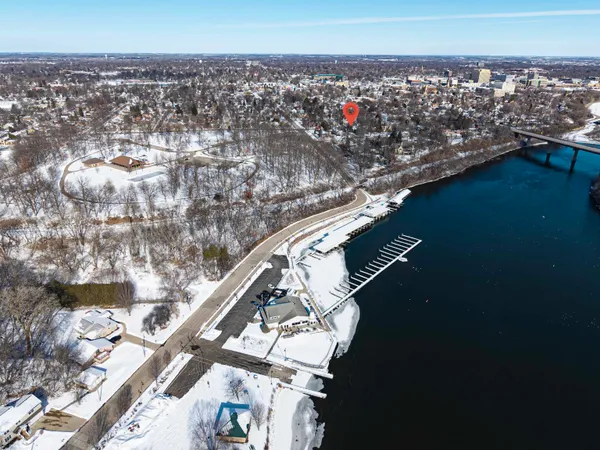 $357,700 | 821 West Prospect Avenue, Appleton, WI 54914