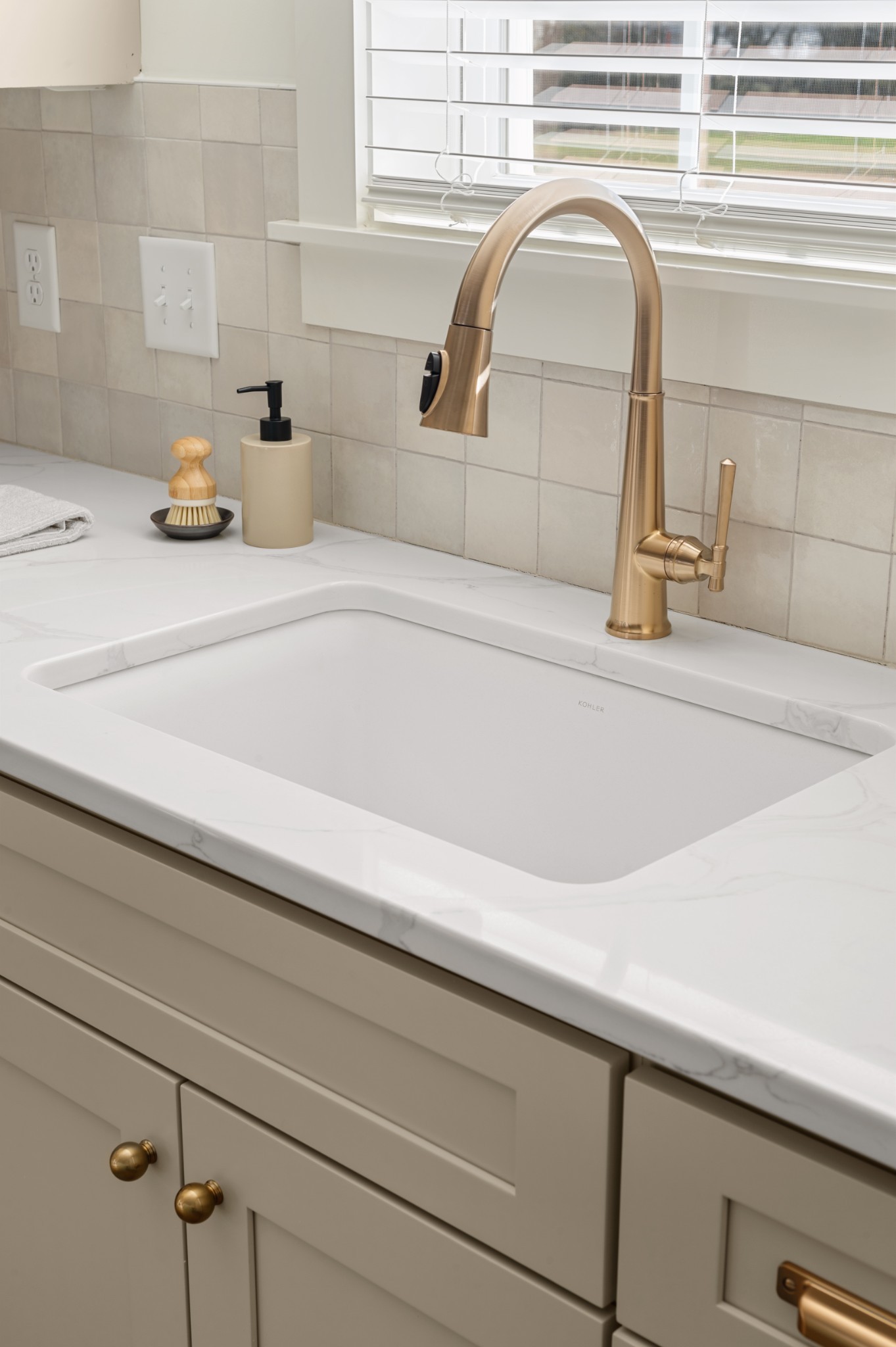 504 Edwin Street Nashville, TN 37207 - Photo 11 of 49 a bathroom with a sink and a bathtub