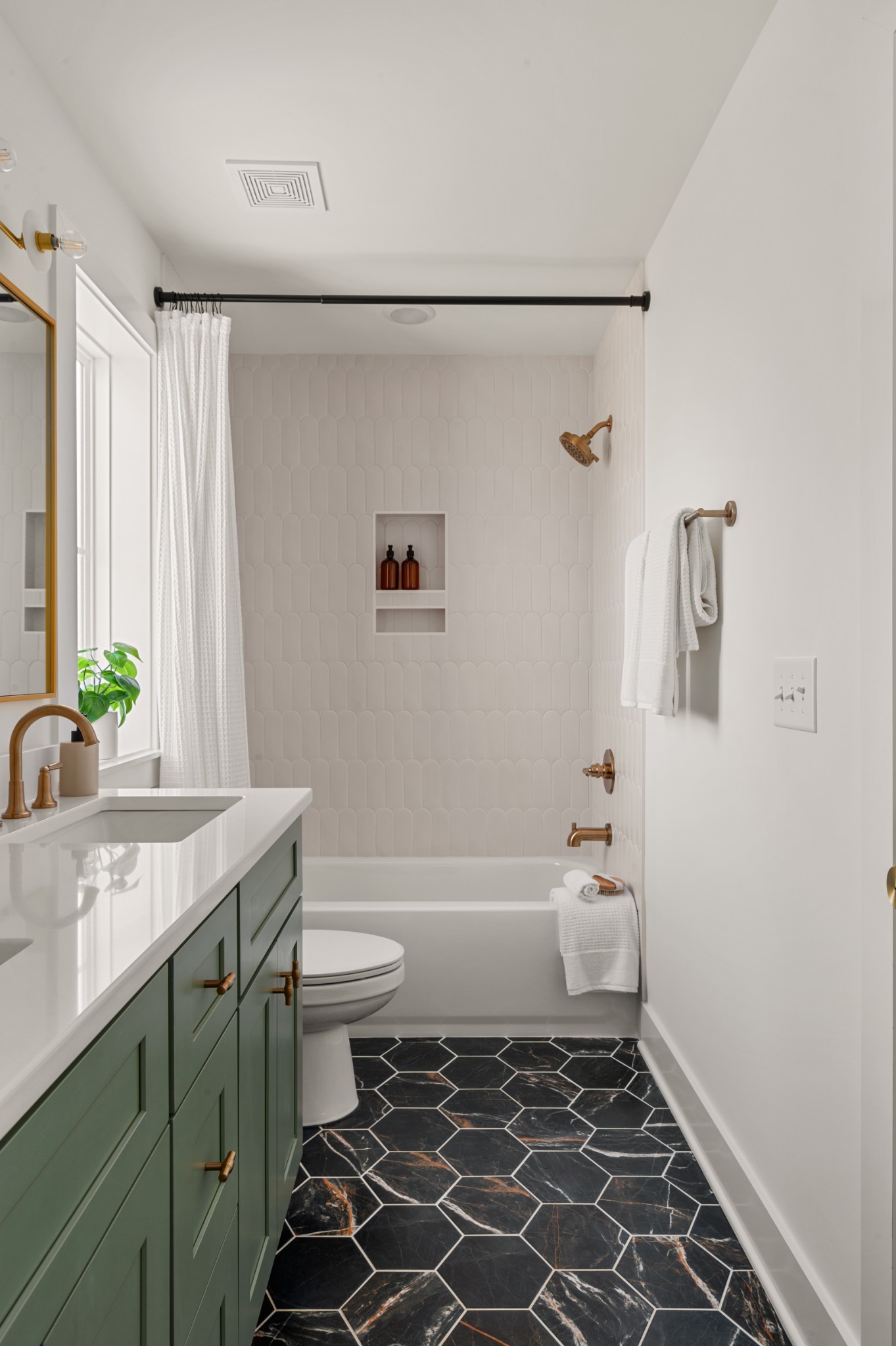 504 Edwin Street Nashville, TN 37207 - Photo 33 of 49 a bathroom with a sink a toilet and shower