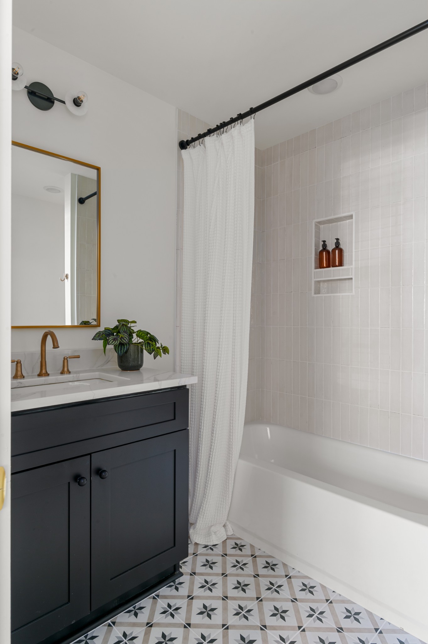 504 Edwin Street Nashville, TN 37207 - Photo 39 of 49 a bathroom with a sink and a bathtub