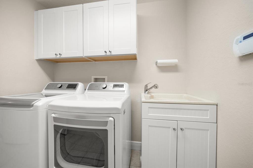 270 2nd Avenue Southwest Largo, FL 33770 - Photo 53 of 67 a utility room with dryer and washer