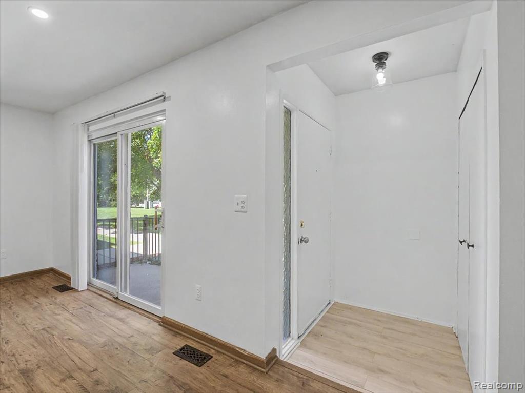 41957 Utica Road Sterling Heights, MI 48313 - Photo 12 of 43