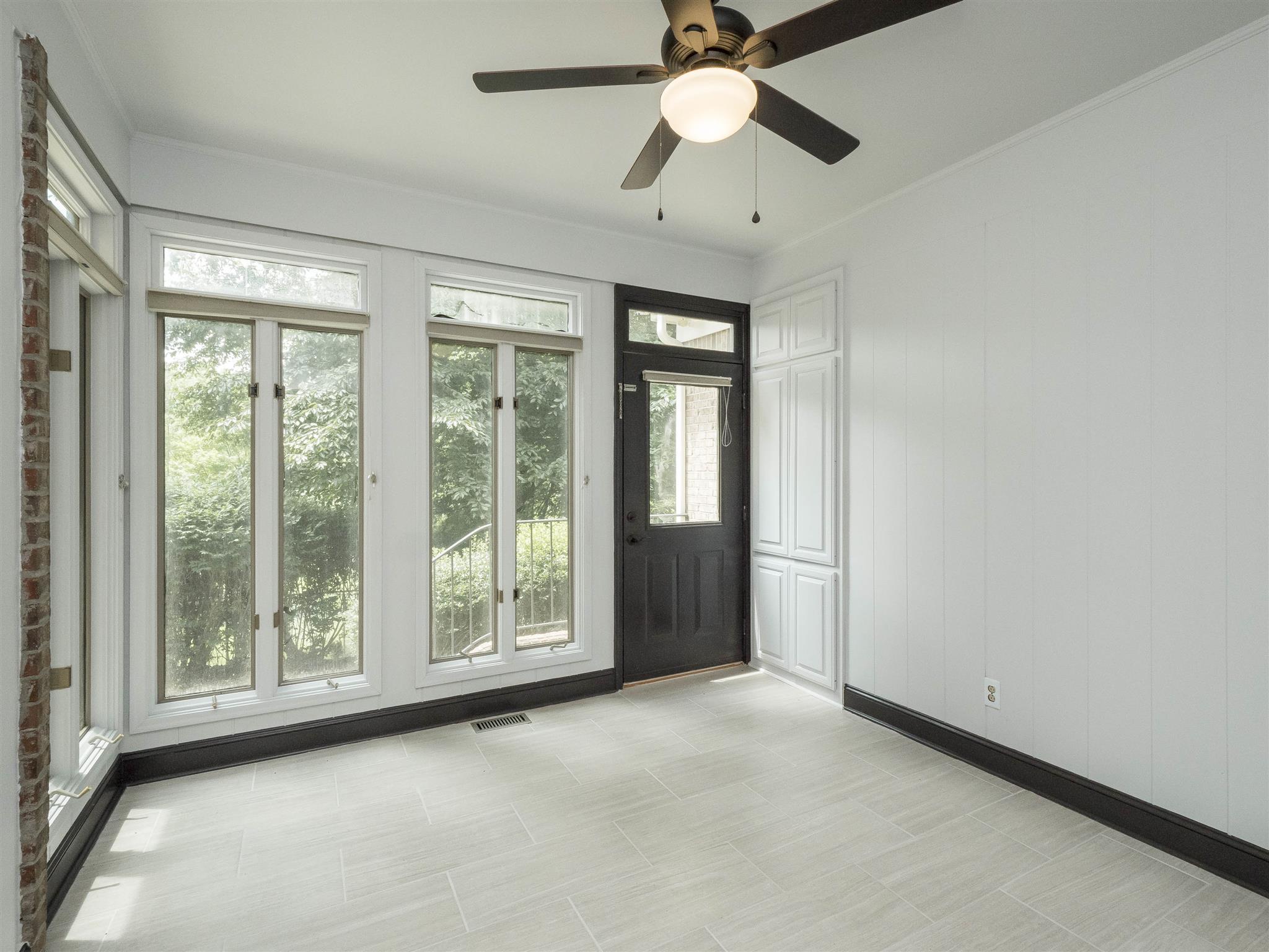 605 Fairway Trail Springfield, TN 37172 - Photo 13 of 30 Sunroom or great breakfast room!