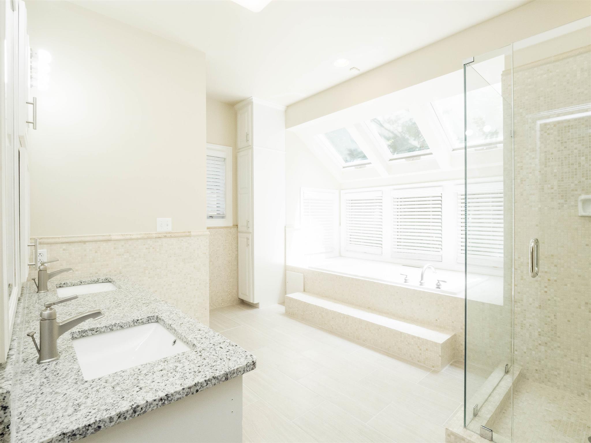 605 Fairway Trail Springfield, TN 37172 - Photo 21 of 30 Tiled shower with Seamless door!