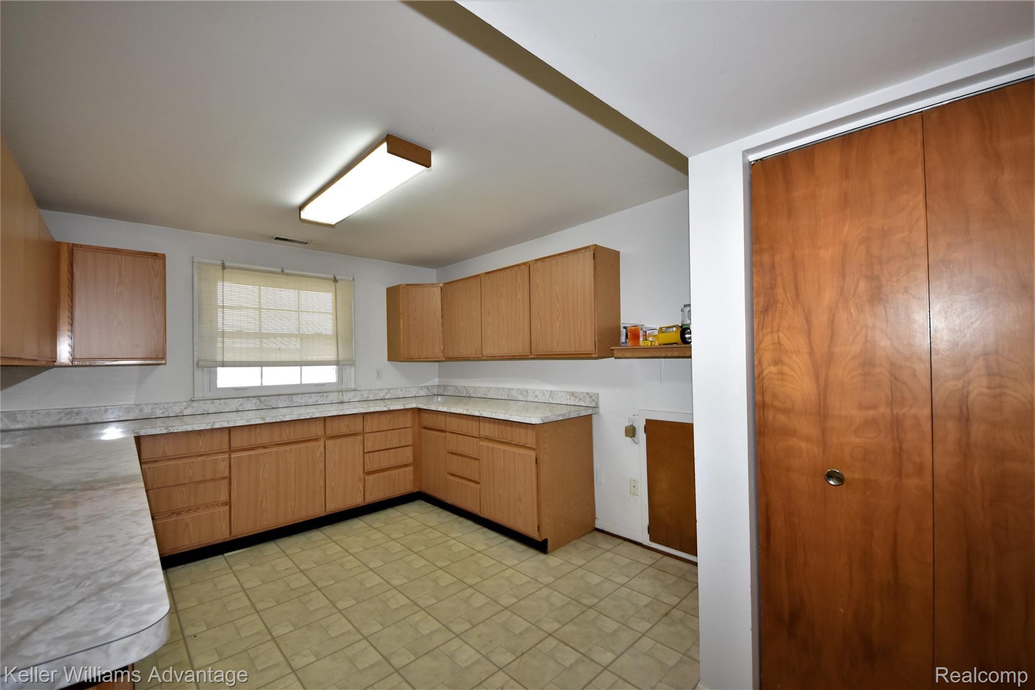26137 Middlebelt Road Farmington, MI 48334 - Photo 20 of 21 DSC_8466.JPG