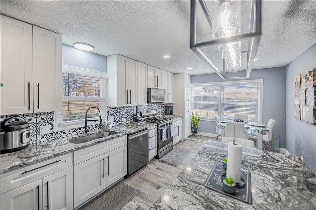 10105 East 35th Street South Independence, MO 64052 - Photo 17 of 34