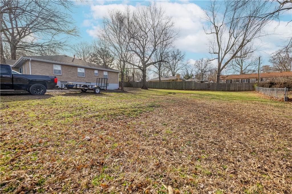 10105 East 35th Street South Independence, MO 64052 - Photo 5 of 34