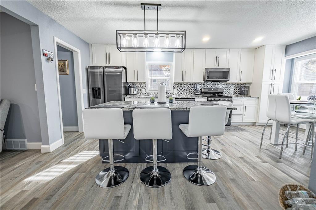 10105 East 35th Street South Independence, MO 64052 - Photo 10 of 34