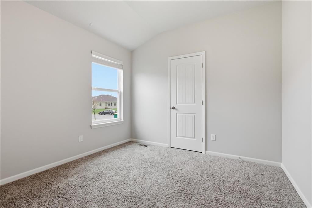 17175 South Kill Creek Road Gardner, KS 66030 - Photo 13 of 34