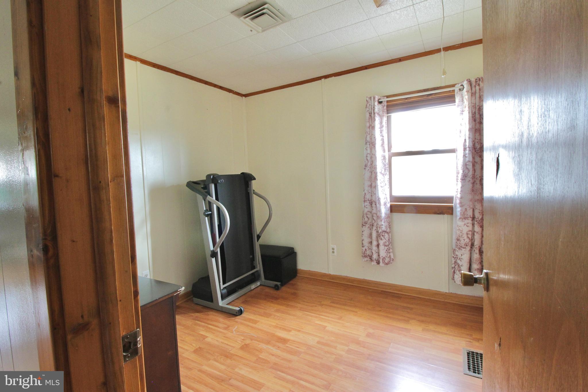 560 Fairfax Road York, PA 17404 - Photo 18 of 26 third room