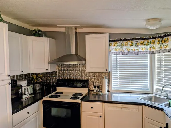 $173,000 | 9300 Southeast 140th Place, Summerfield, FL 34491