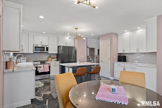 $449,900 | 2314 Northshire Road, Taylorville, IL 62568