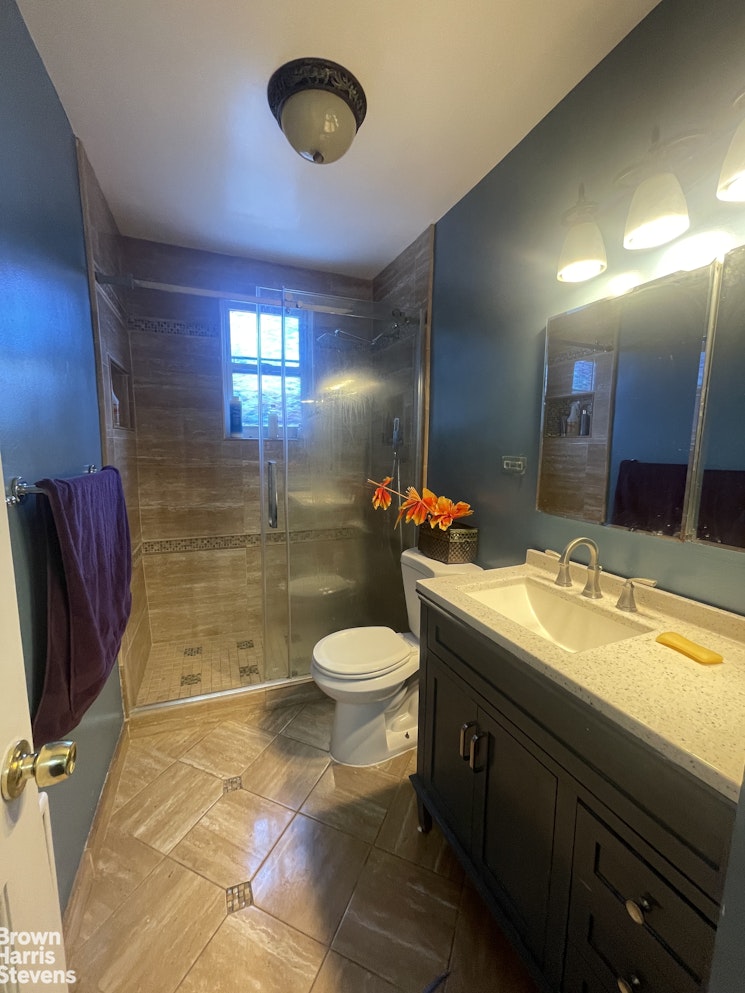 2524 Radcliff Avenue Bronx, NY 10469 - Photo 15 of 16