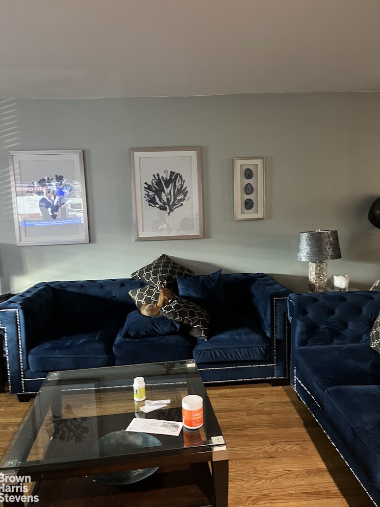 2524 Radcliff Avenue Bronx, NY 10469 - Photo 2 of 16