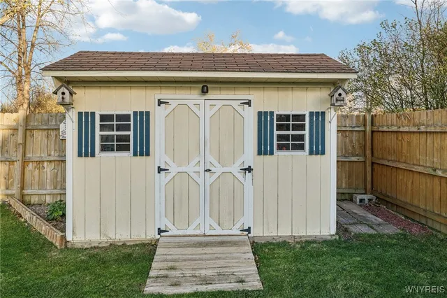 $384,000 | 6023 Shoreham Drive, Hamburg, NY 14085