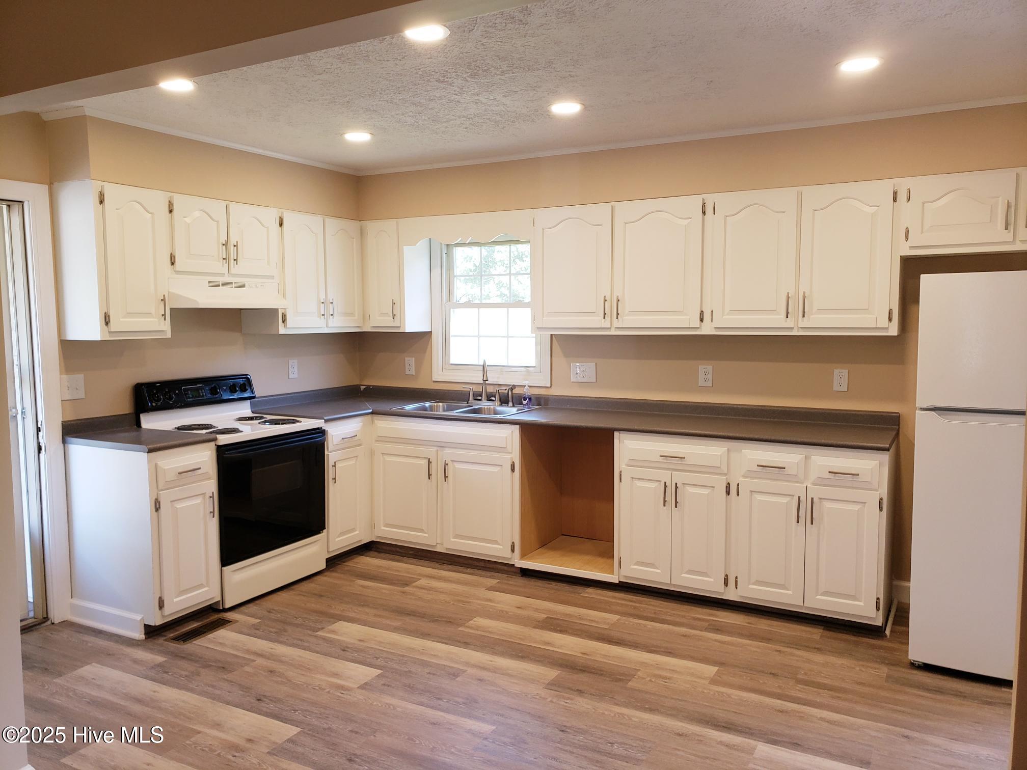 865 Silver Spoon Road Evergreen, NC 28438 - Photo 3 of 10 20250630_094819