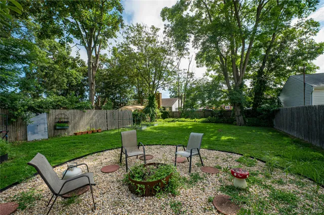 $549,000 | 284 4th Avenue, Bay Shore, NY 11706