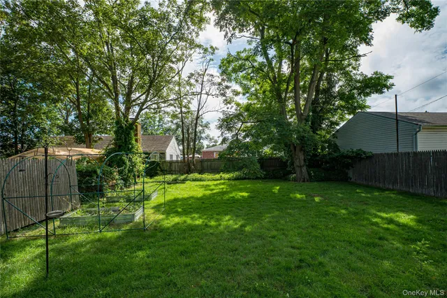 $549,000 | 284 4th Avenue, Bay Shore, NY 11706