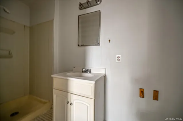 $549,000 | 284 4th Avenue, Bay Shore, NY 11706