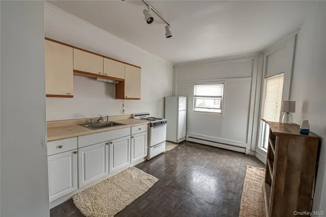 $549,000 | 284 4th Avenue, Bay Shore, NY 11706