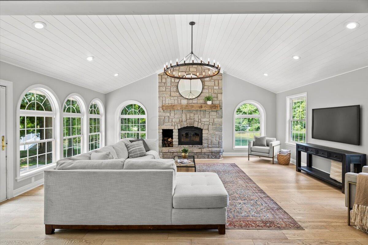 4349 Smothers Road Westerville, OH 43081 - Photo 14 of 39 3-Living Room