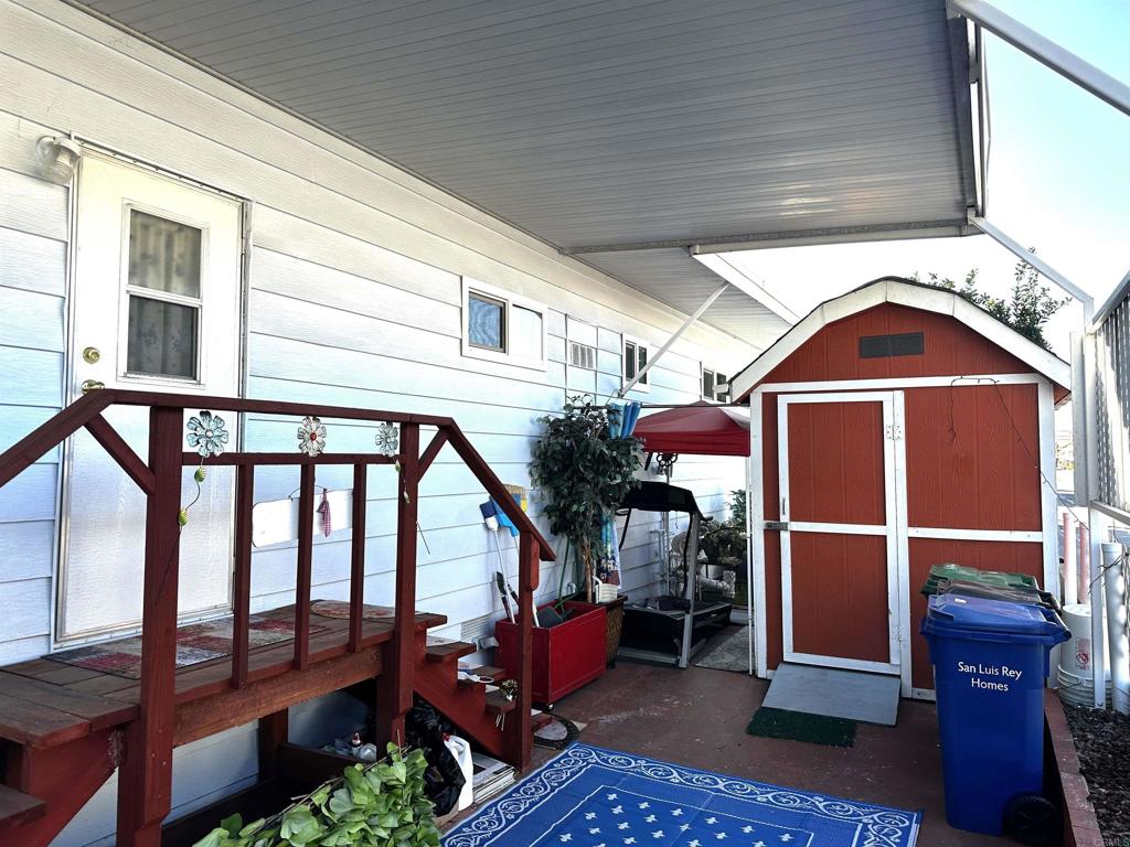 143 Swallow Lane Oceanside, CA 92057 - Photo 7 of 11 a living room with furniture