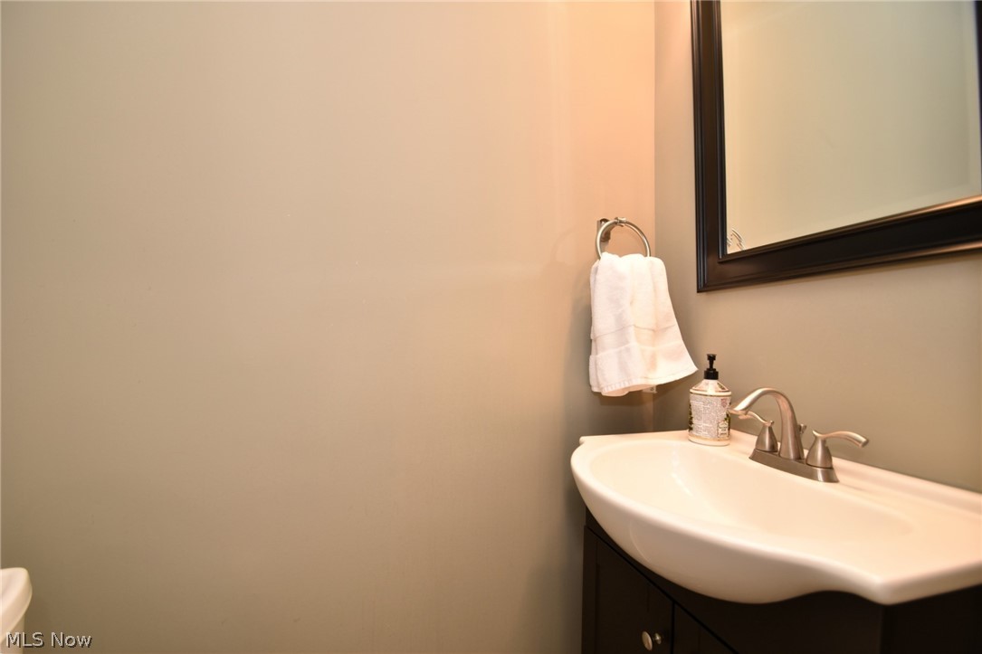 3286 Aberdeen Road Cleveland, OH 44120 - Photo 23 of 35 First floor half bath.
