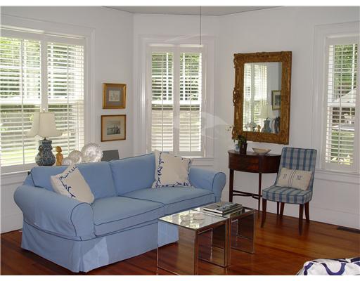 1093 East Shore Road Jamestown, RI 02835 - Photo 8 of 12 Living Room.