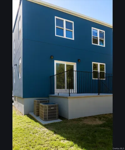 a view of an outdoor kitchen