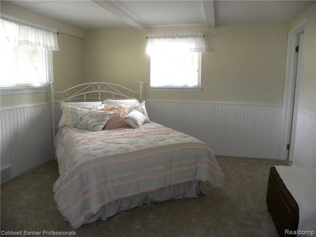 6565 Walters Road Clarkston, MI 48346 - Photo 33 of 40 Master suite is bright with new carpet!