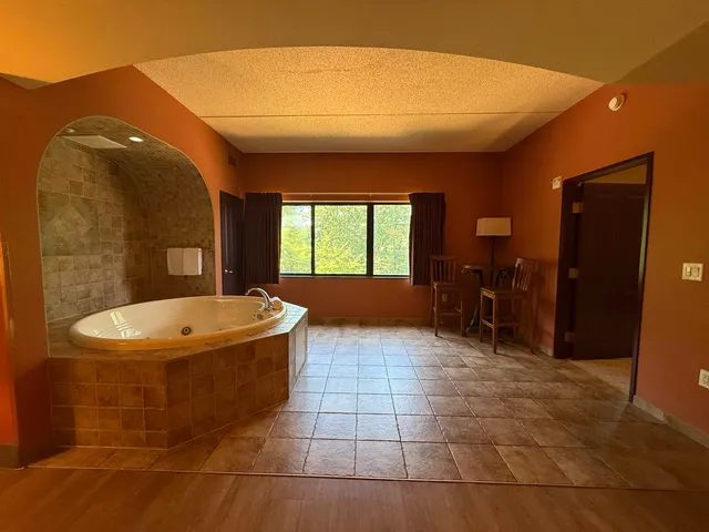 $177,000 | 2411 River, Unit 2221, Wisconsin Dells, WI 53965