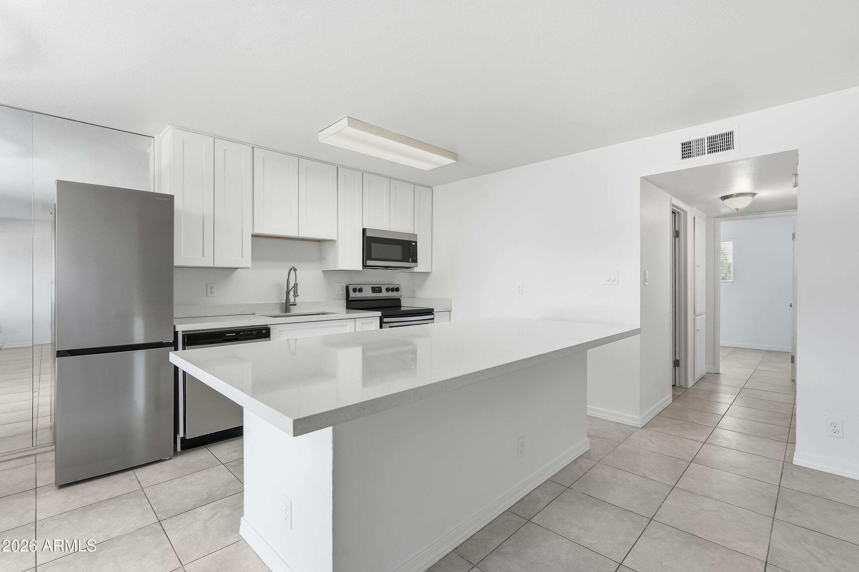 5525 East Thomas Road, Unit G7 Phoenix, AZ 85018 - Photo 8 of 31 .