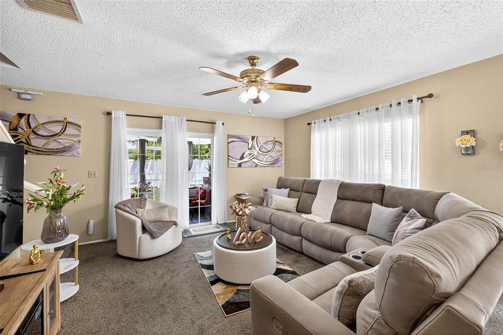 559 Kensington Lake Circle Brandon, FL 33511 - Photo 4 of 27 Gallery Image 4